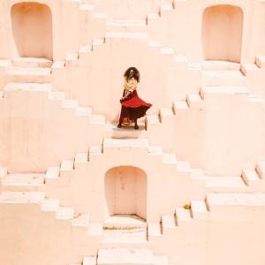 8 Badass Lady Travelers to Follow on Instagram This Summer
